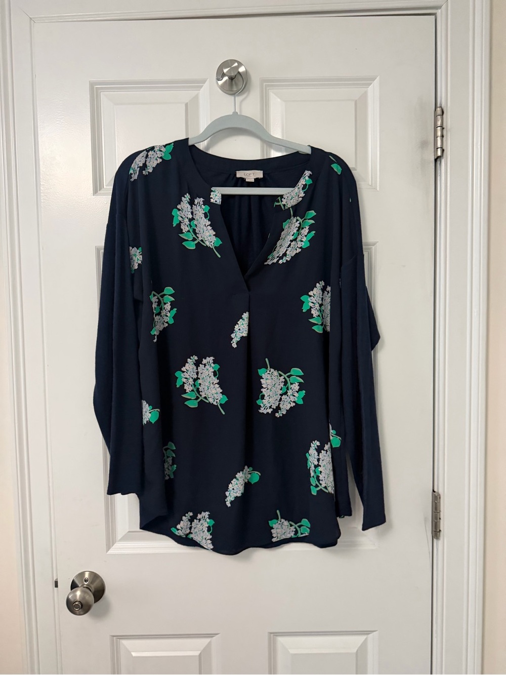 Ann Taylor Women's Navy Floral V-Neck Long Sleeve Blouse